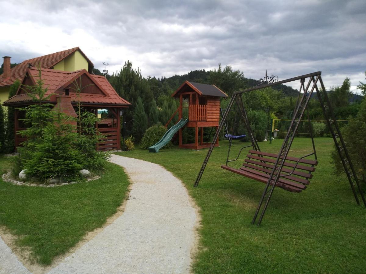 Pokoje Z Aneksami Kuchennymi U Wiktorii Sromowce Nizne Bagian luar foto